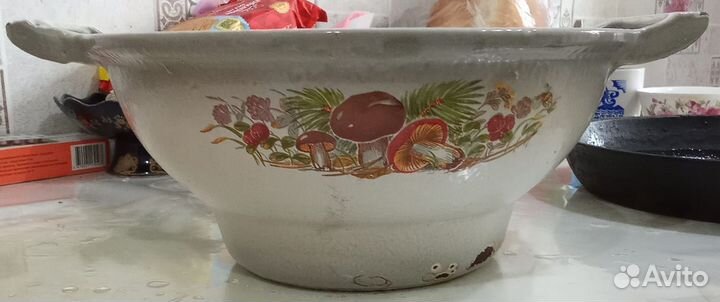 Кастрюля чугунная эмалированная СССР