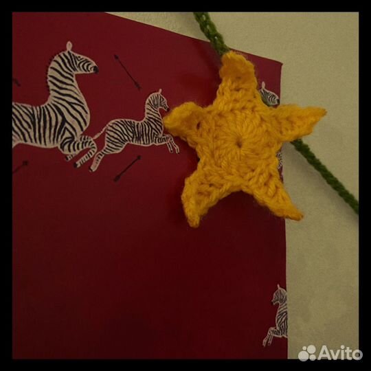 Вязаная гирлянда-декор