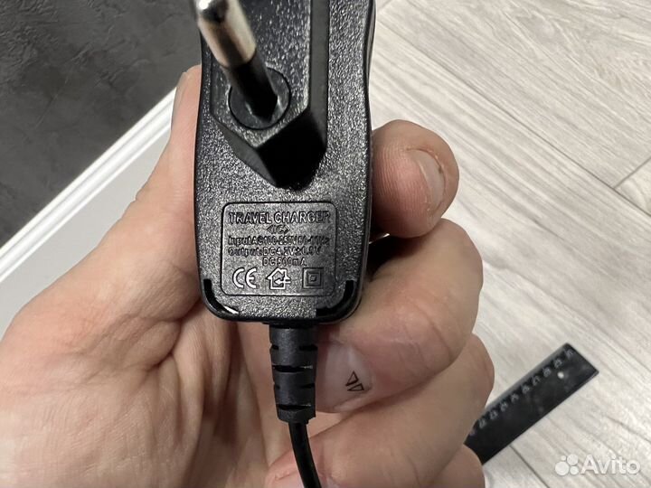 Блок питания (зарядное устройство)