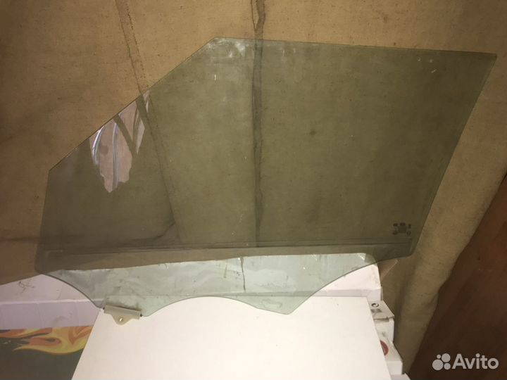 Слекло передней правой двери kia soul 2 рестайлинг