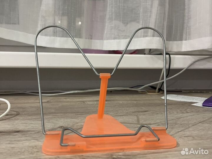 Подставка для учебников