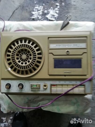 Продаю магнитофон электроника