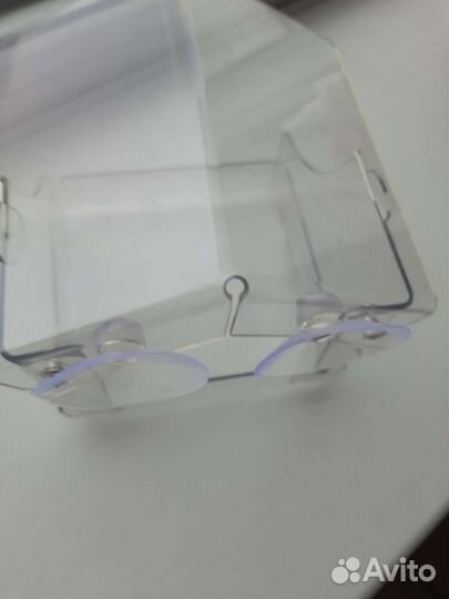 Кормушка для птиц на присосках