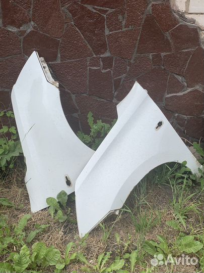 Крыло переднее