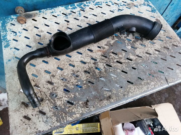 Воздуховод двигателя 1.2 Opel Corsa D