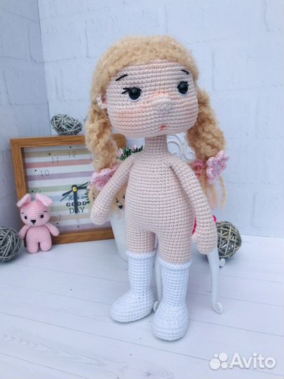 Куколка в костюме зайчика