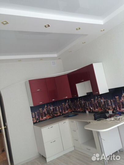 Кухня мдф+ барная стойка 2.3х1.4 м от производител