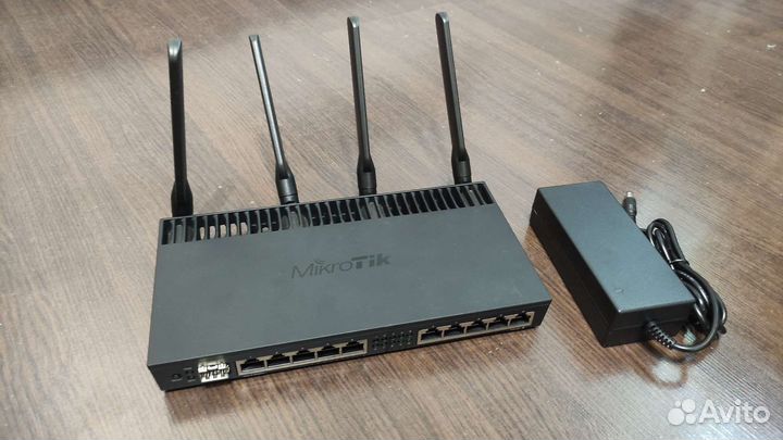 MikroTik RB4011iGS+5HacQ2HnD-IN