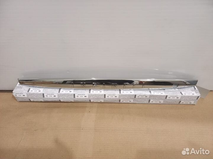 Молдинг на крышку багажника Infiniti Fx35 Fx45