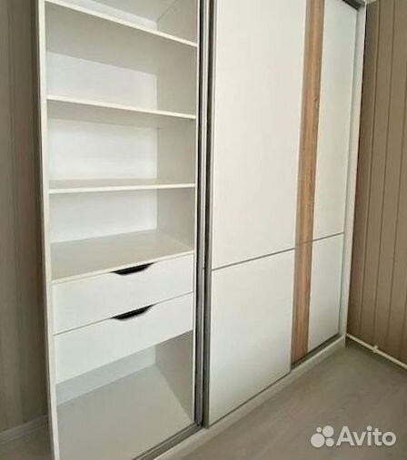 Зеркальный шкаф