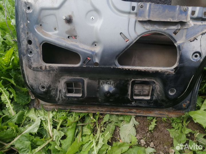 Дверь нехиа правий задний чёрный