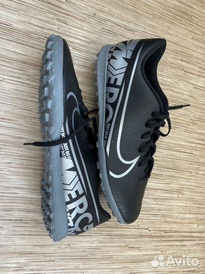 Продам новые шиповки nike