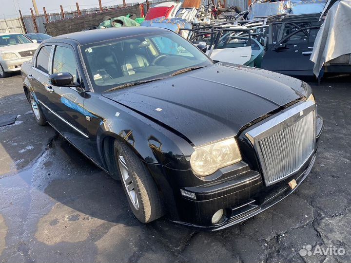 Петля крышки багажника Chrysler 300 LX