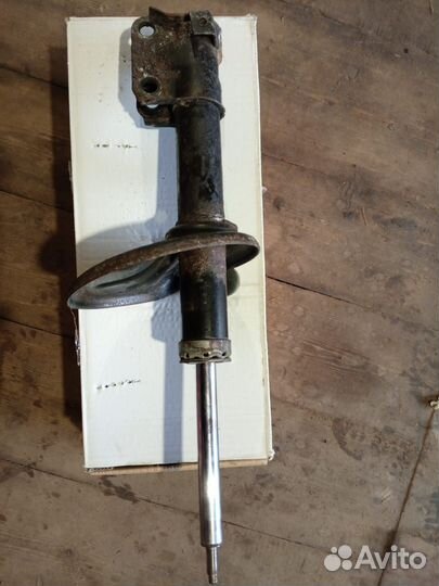 Стойка левая Митсубиси galant 9