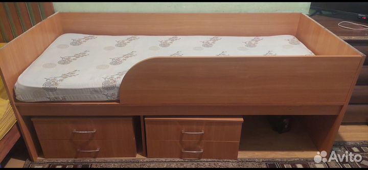 Кровать, стол и 2 стула, для деток