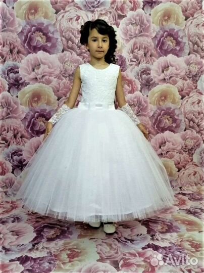 Платье на выпускной в детский сад 122р белое