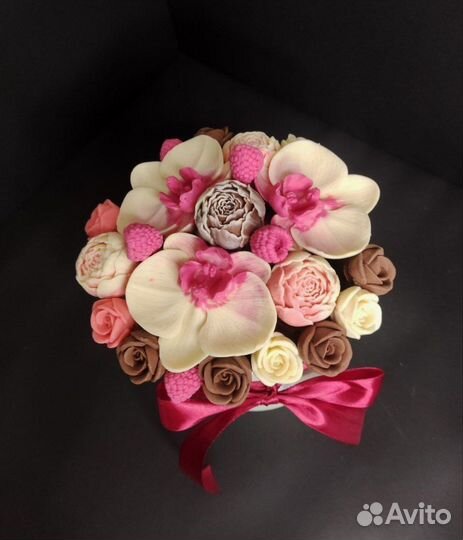 Цветы из Бельгийского Шоколада в Шляпной Коробке