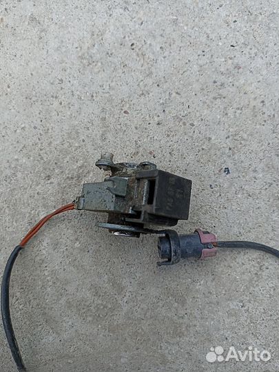 Audi A4 правая личинка замка двери