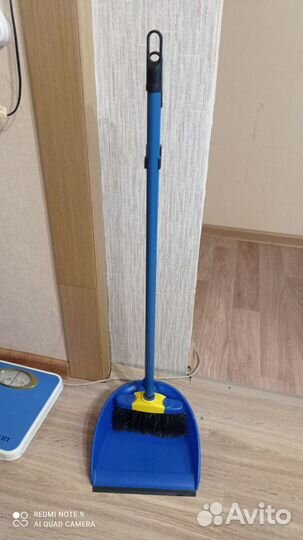 Совок и щетка