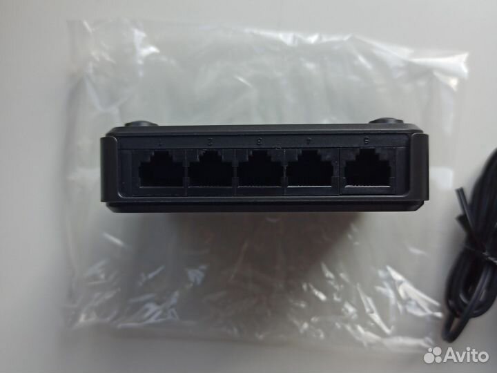 Коммутатор D-Link DES-1005A