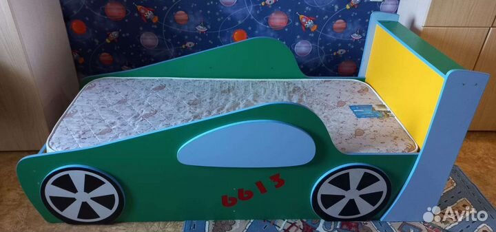 Детская кровать машина