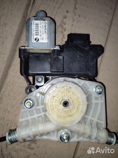 Мотор стеклоподъемника переднего левого Рио с 2017