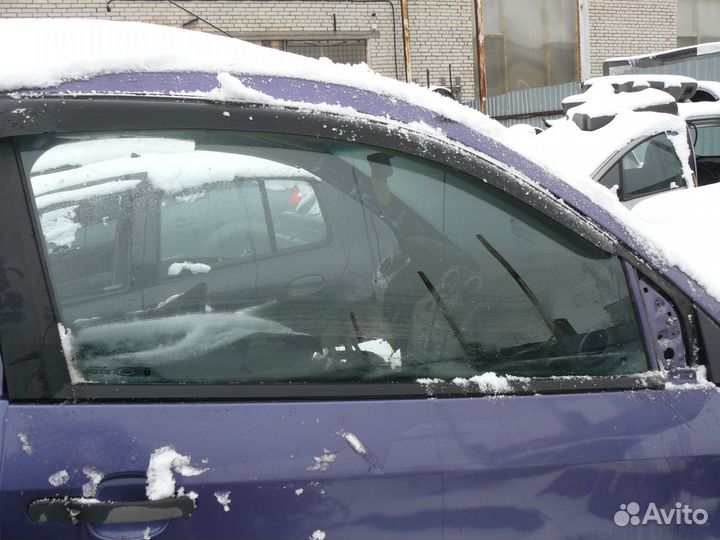 Стекло двери передней правой Ford Fiesta 2007