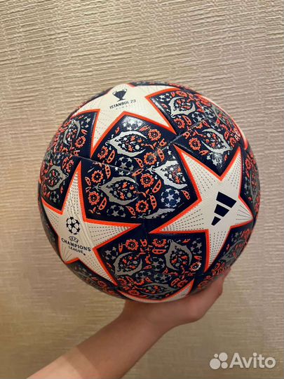 Футбольный мяч adidas