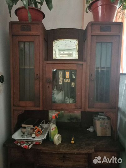 Старинный буфет горка