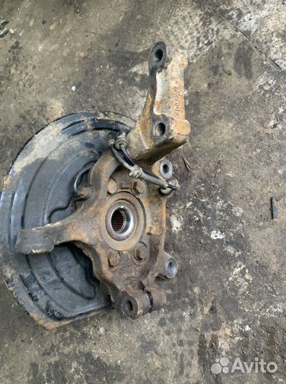 Кулак поворотный передний Nissan Qashqai J10