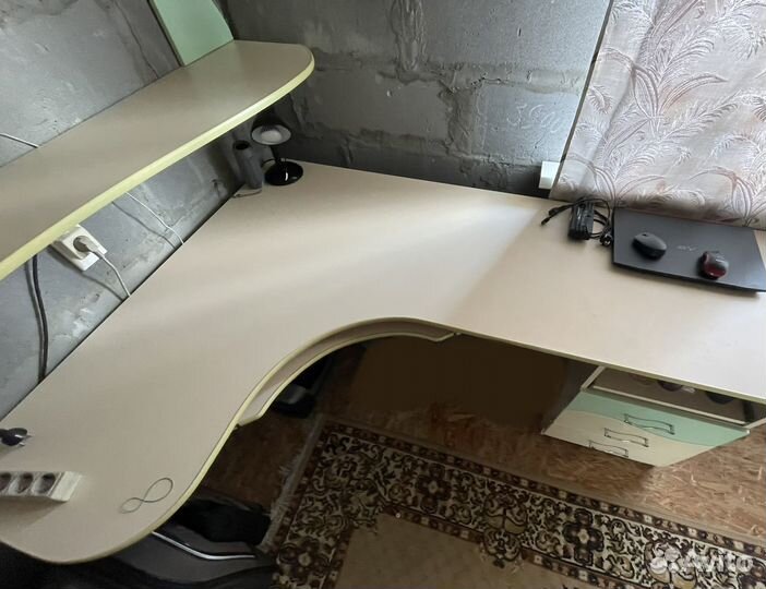 Письменный стол