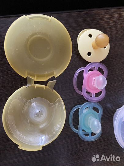 Накладки на грудь, пустышки bibs и avent