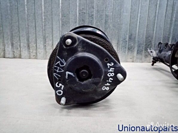 Тойота рав 4 50 Стойка амортизатора передняя