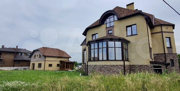 Дом 573 м² на участке 26 сот.