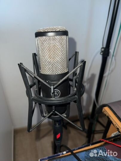 Студийный микрофон AKG p220