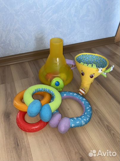 Слоник-пирамидка tiny love