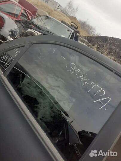 Заднее правое стекло Hyundai Elantra