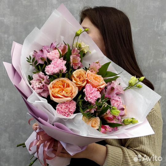 Букет из цветов с пионовидной розой