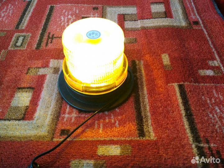 Проблесковый светодиодный маячок желтого цвета
