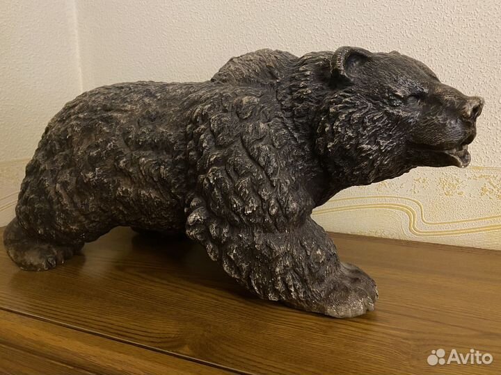 Скульптура медведя из камня