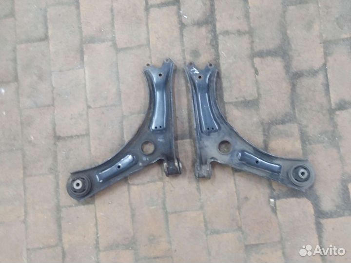 Рычаг передний левый правый Skoda octavia A5