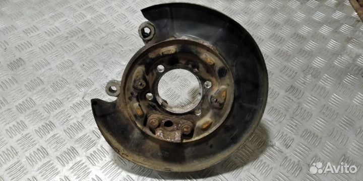 Кулак задний левый Nissan Teana j32