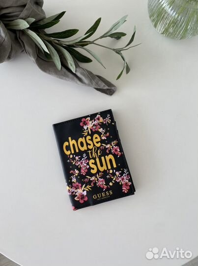 Обложка Guess на паспорт