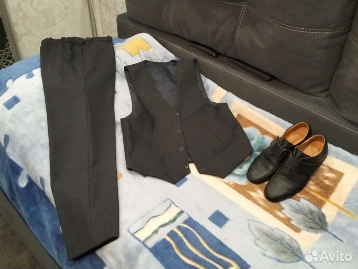 Школьный костюм для мальчика рост 156, туфли 37