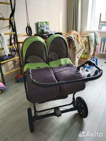 Коляска для двойни