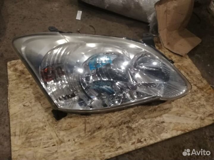 Фара правая Тойота Королла Е120 хэтчбек рестайл