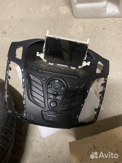 Магнитолла и кнопки управления Ford focus 3