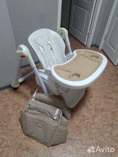 Стульчик для кормления с маятником