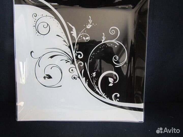 Тарелка стеклянная квадратная, черно белая, Инь