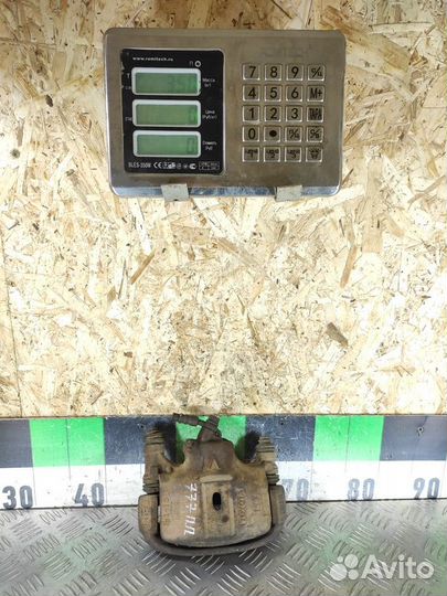 Суппорт передний правый Toyota Corolla AE110